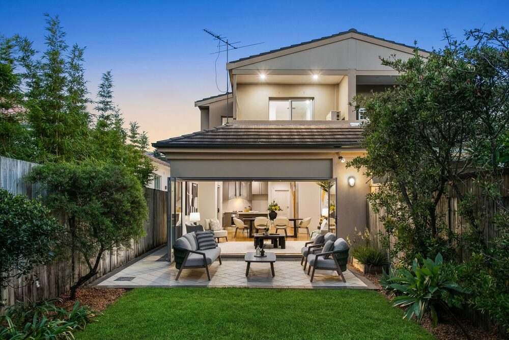 2/12 Reina Street