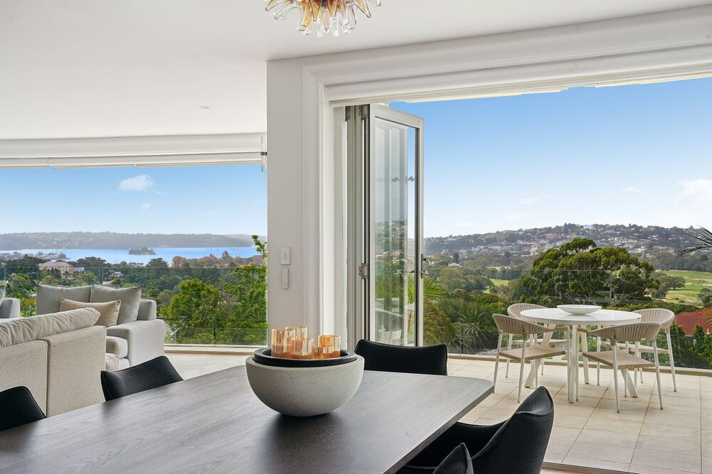 2/15 Benelong Crescent